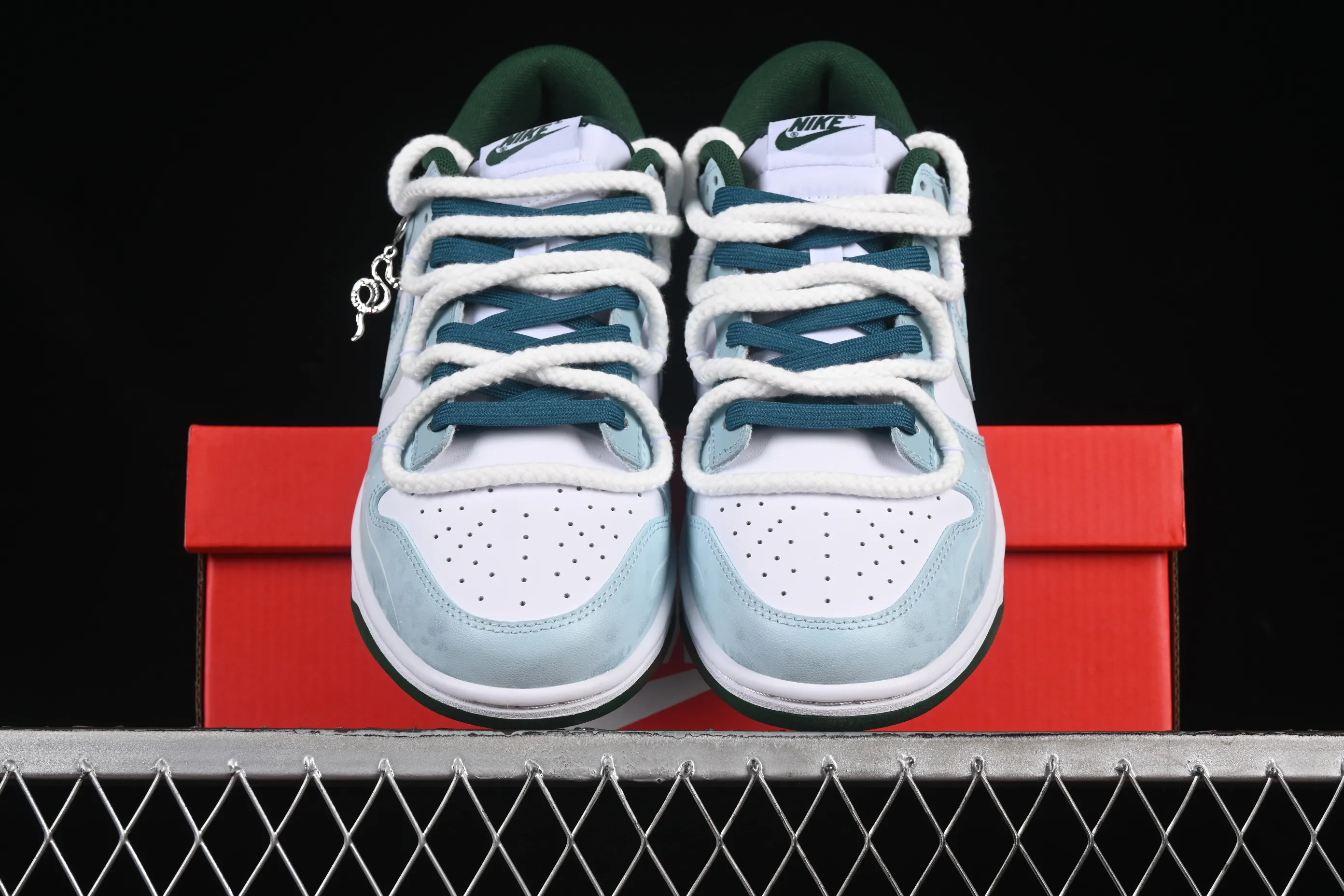 All categories Nk SB Dunk Series Nk SB Dunk Low High-end customized low-top sneakers Nike Dunk Low Spirit Snake Xiangrui Advanced deconstruction rendering white blue low-top casual sneakers DD1391-101
